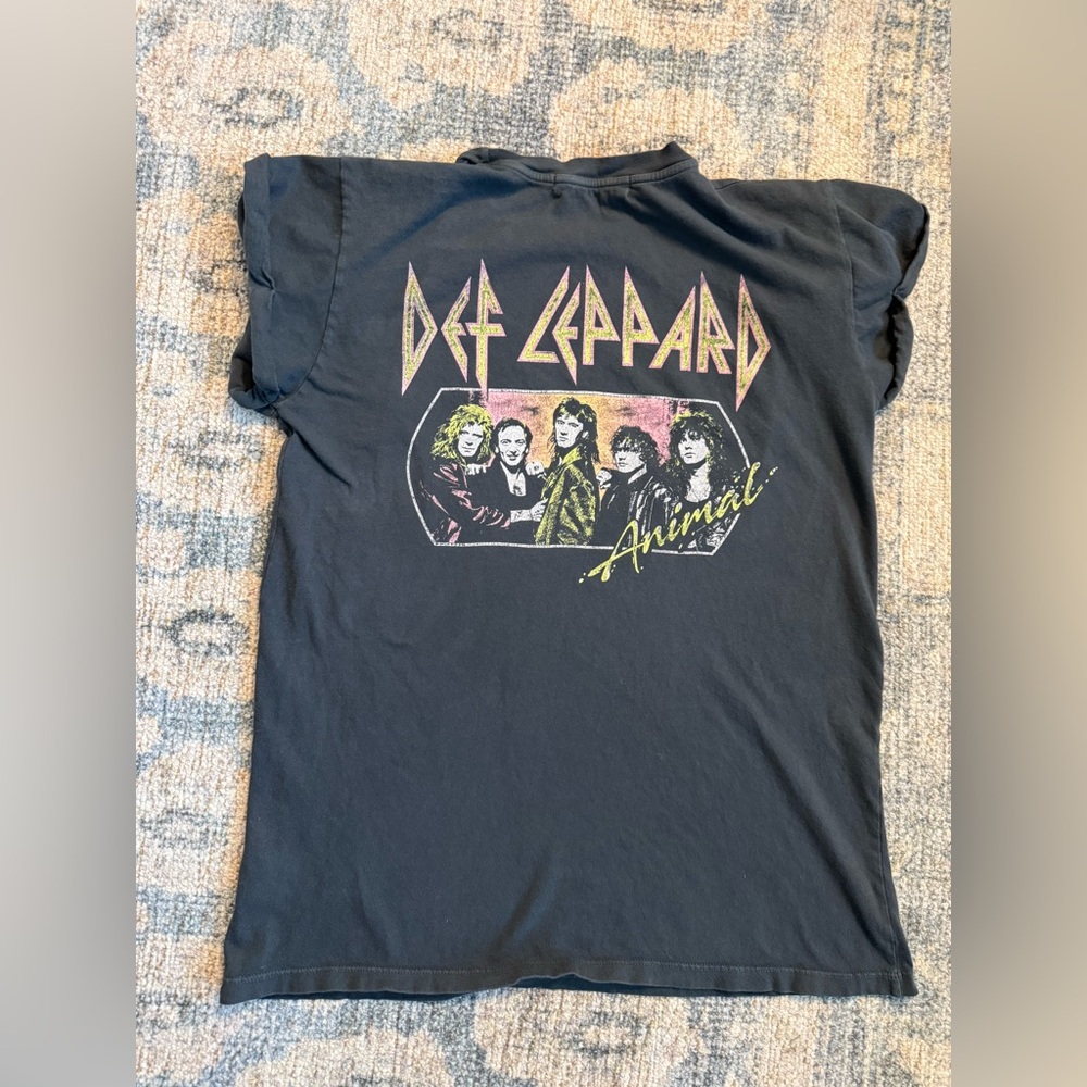 Daydreamer by Free People Def Leppard Boy Tee Small Pristine Condition - Picture 3 of 6
